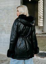 Δερματίνη παρκά με γούνα και κουκούλα - ΜΑΥΡΟ - Image 4